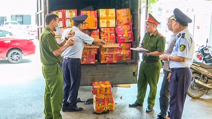 Kiểm tra xe ô tô phát hiện 12 nghìn bánh trung thu không rõ nguồn gốc