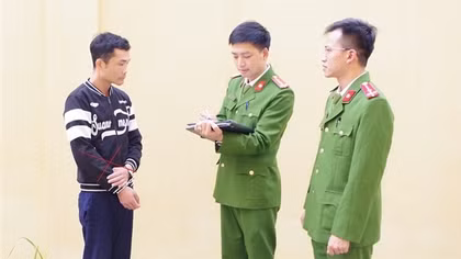 Bắt đối tượng giả danh Công an lừa đảo chiếm đoạt tài sản
