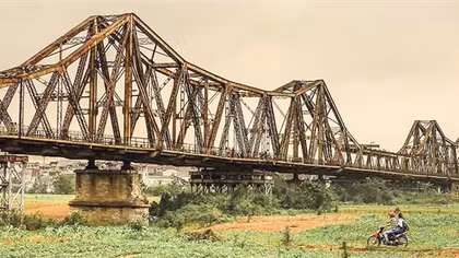 Bờ sông sóng phố
