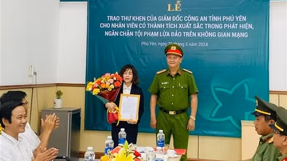 Nữ giao dịch viên ngân hàng cảnh giác ngăn chặn vụ lừa đảo
