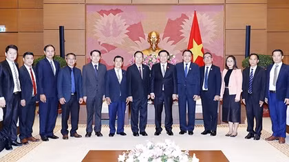 Chủ tịch Quốc hội Vương Đình Huệ tiếp Phó Chủ tịch Quốc hội Lào Chaleun Yiapaoher