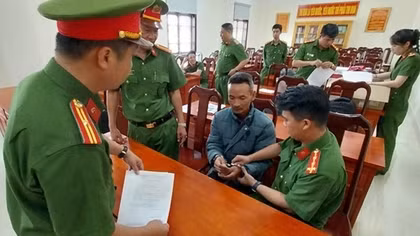 Bắt đối tượng khai thác hơn 6.000m3 cát trên sông Đạ Cho Mo