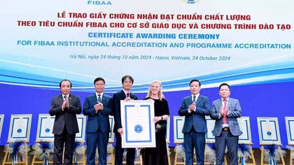 Trường Đại học Kinh tế Quốc dân nhận chứng nhận từ tổ chức đảm bảo chất lượng của Thụy Sỹ