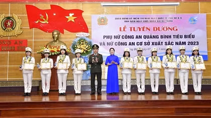 Công an tỉnh Quảng Bình tuyên dương phụ nữ Công an tiêu biểu năm 2023