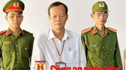 Khởi tố Bí thư xã do liên quan sai phạm Cụm dân cư vượt lũ thị trấn Cây Dương