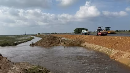 Quảng Trị xây đường thành… “đê”, gây ngập lụt