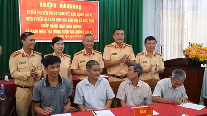 Quảng Ngãi: Chủ nhà hàng, quán ăn ký kết đảm bảo trật tự an toàn giao thông