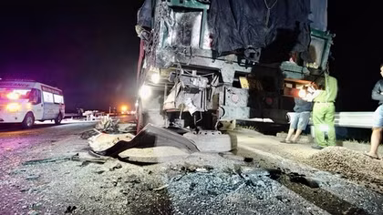 Vụ TNGT trên cao tốc Cam Lộ - La Sơn: Xe tải nổ lốp, dừng bất ngờ, xe khách thiếu quan sát gây tai nạn