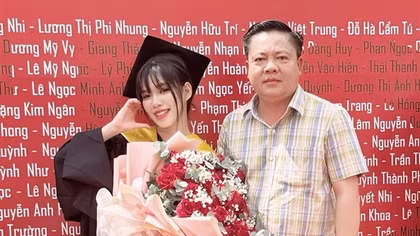 Hai nữ sinh gác bằng đại học tình nguyện khoác áo lính