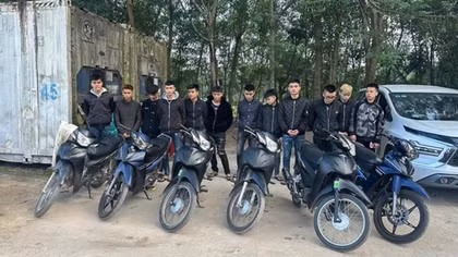 Gây náo loạn trên đường đi đón bạn ra tù, 12 thanh niên bị tạm giữ