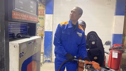 Giá xăng dầu đồng loạt giảm mạnh, dầu diesel giảm gần 3.200 đồng/lít