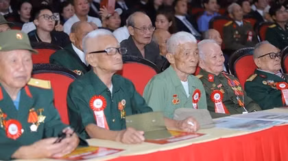 Gặp mặt, tri ân chiến sĩ Điện Biên
