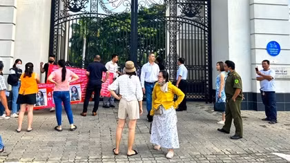 Kỳ 1: Những động thái "không thể hiểu nổi" của bà Chủ tịch Hội đồng Trường AISVN