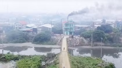 Bài 1: Ô nhiễm nặng và “cái chết” của sông Ngũ Huyện Khê Làng giấy trăm năm