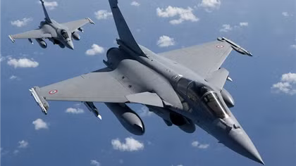 Hai tiêm kích Pháp Rafale va chạm trên không, hai người mất tích