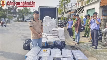 Vận chuyển 25.000 bao thuốc lá lậu từ Long An đến Sóc Trăng thì bị bắt