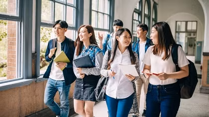 Tiếng Nhật và tiếng Hàn thu hút học sinh Việt Nam