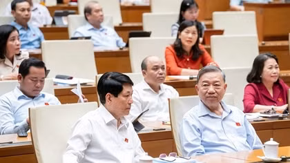 Tổng Bí thư và Chủ tịch nước chuyển sinh hoạt tại Đoàn đại biểu Quốc hội TP Hà Nội, TP Hồ Chí Minh