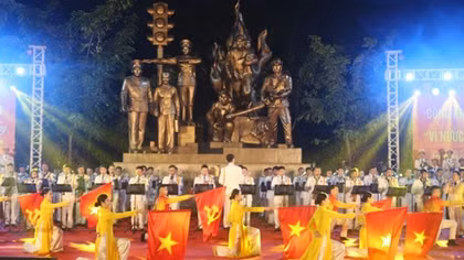 Đoàn Nghi lễ CAND biểu diễn chương trình đặc biệt mừng Đảng, mừng Xuân