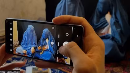 Afghanistan: Hai chị em gái sẵn sàng trả giá mạng sống để được ca hát