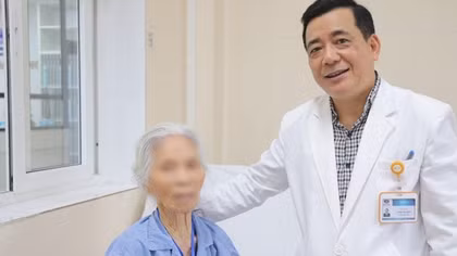 Phẫu thuật thành công ung thư đại tràng cho cụ bà 95 tuổi