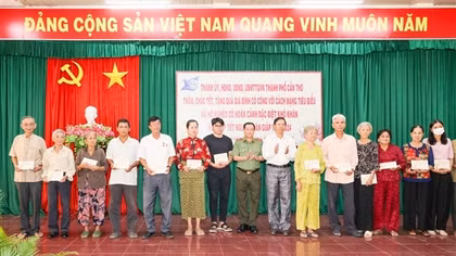 Cần Thơ chăm lo gia đình chính sách, hộ khó khăn nhân dịp Tết