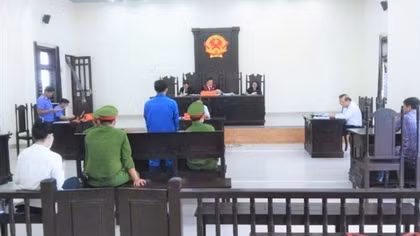 Phạt 12 năm tù kẻ giả mạo chữ ký Trưởng Công an huyện để tham ô tài sản