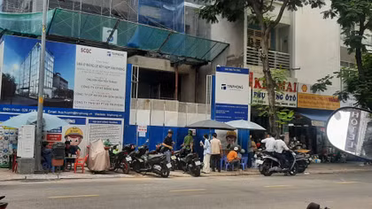Nam công nhân trọng thương nghi rơi từ trên cao công trình đang xây dựng