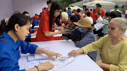Hơn 2.000 người dân Hà Nội khám tầm soát miễn phí các bệnh ung thư