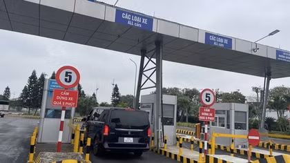 Sẽ triển khai thu phí không dừng đồng loạt tại 5 sân bay