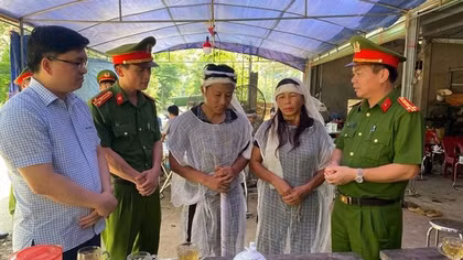 Thăm hỏi thân nhân thành viên Tổ bảo vệ ANTT tử vong khi làm nhiệm vụ