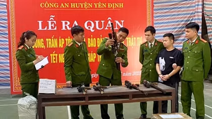 Khởi tố đối tượng mua bán súng và linh kiện thông qua mạng xã hội