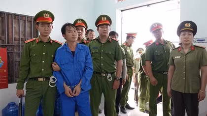 Bắt giữ 4 đối tượng liên quan vụ án “vi phạm quy định về khai thác tài nguyên”