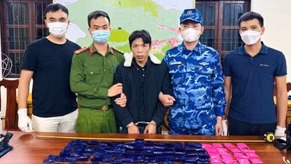 Đang chờ giao 18 nghìn viên ma túy tổng hợp thì bị bắt