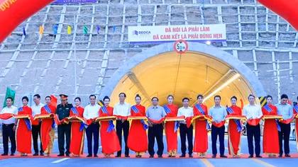 Khánh thành thêm 2 dự án huyết mạch, cả nước có hơn 2.000 km cao tốc