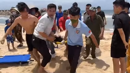 Tắm biển, một du khách bị sóng cuốn, tử vong