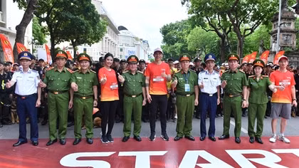 Hoa hậu Ngọc Hân, tuyển thủ Văn Hậu cùng các VĐV tham gia giải chạy vì cộng đồng không ma tuý