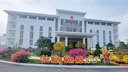 Sóc Trăng đón người dân tham quan trụ sở UBND tỉnh nhân dịp đầu xuân