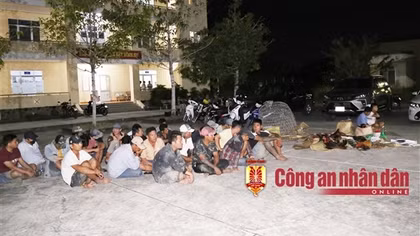 Bắt quả tang 29 đối tượng đá gà ăn tiền, tạm giữ gần 140 triệu đồng
