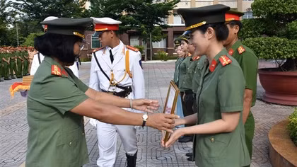 Bài dự thi dài 280 trang viết tay đạt giải Nhất cuộc thi tìm hiểu pháp luật về căn cước