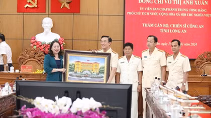 Phó Chủ tịch nước Võ Thị Ánh Xuân làm việc với Công an tỉnh Long An