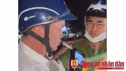 Người tự xưng cán bộ Tòa án khi bị kiểm tra nồng độ cồn là bảo vệ
