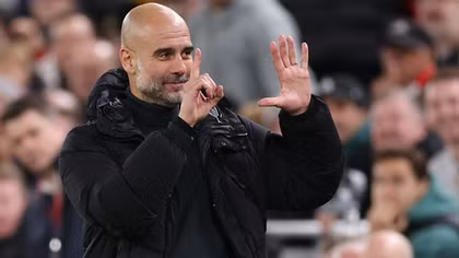 Để thua, Pep Guardiola có hành động bất ngờ đáp trả cổ động viên Liverpool