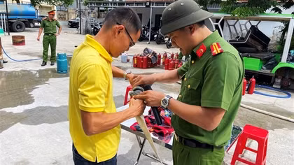 Công an phố cổ Hội An huấn luyện nghiệp vụ cho lực lượng PCCC cơ sở
