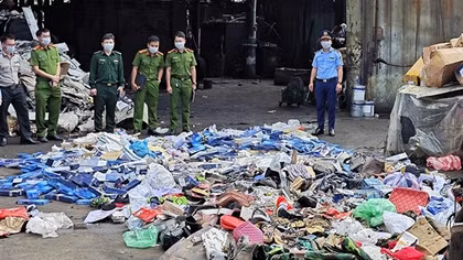 Phát hiện loạt cửa hàng tàng trữ, bày bán sản phẩm hàng hóa giả nhãn hiệu nổi tiếng