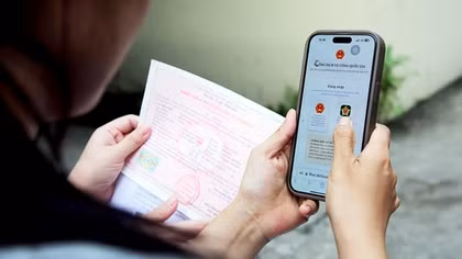 Công dân Việt Nam có thể đăng ký xe nhập khẩu qua VneID từ tháng 1/2025
