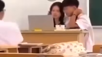 Hà Nội: Tạm đình chỉ nữ giáo viên để học sinh có cử chỉ không phù hợp với mình trong lớp học