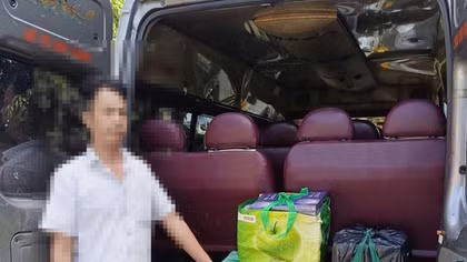"Tóm" xe khách vận chuyển thuốc lá lậu