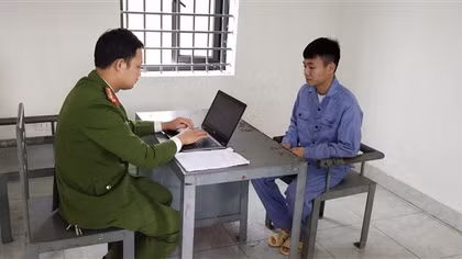 Lừa bán máy uốn sắt qua mạng để chiếm đoạt tiền