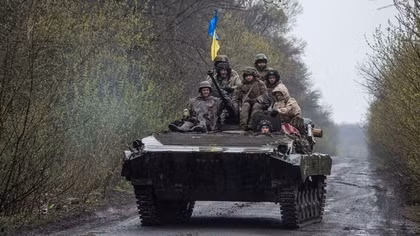 Mỹ cắt viện trợ, Ukraine sẽ trụ được bao lâu?